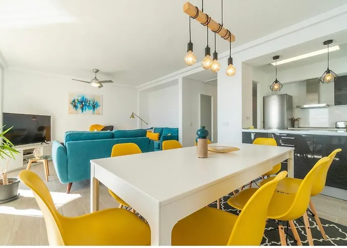 Modern 3 Slaapkamer Appartement, 10 Meter Van Strand